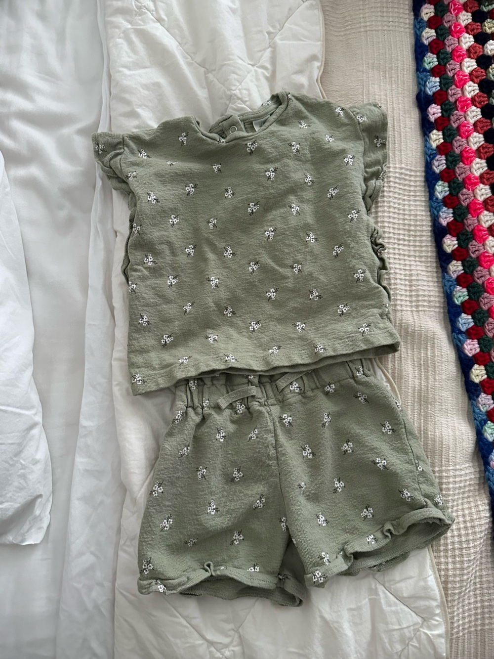 H&M sage green cotton floral set